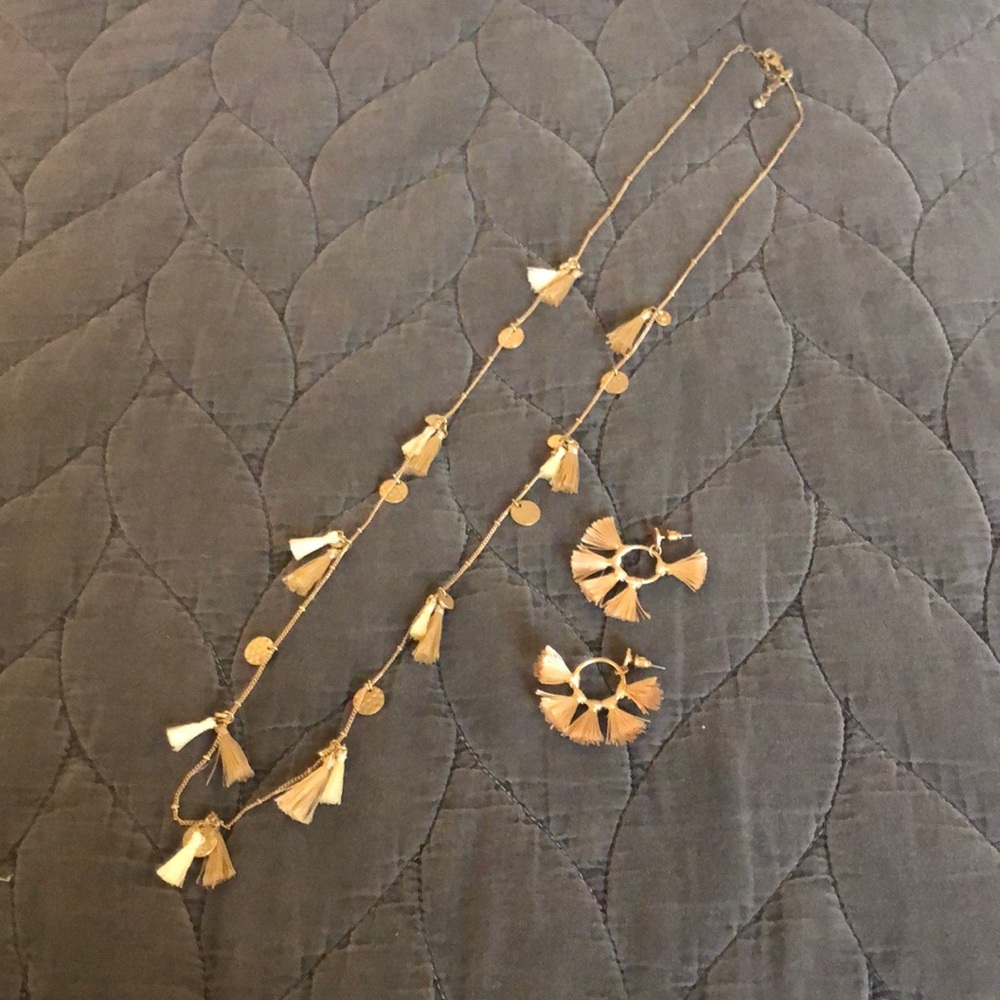 Necklace & earring set